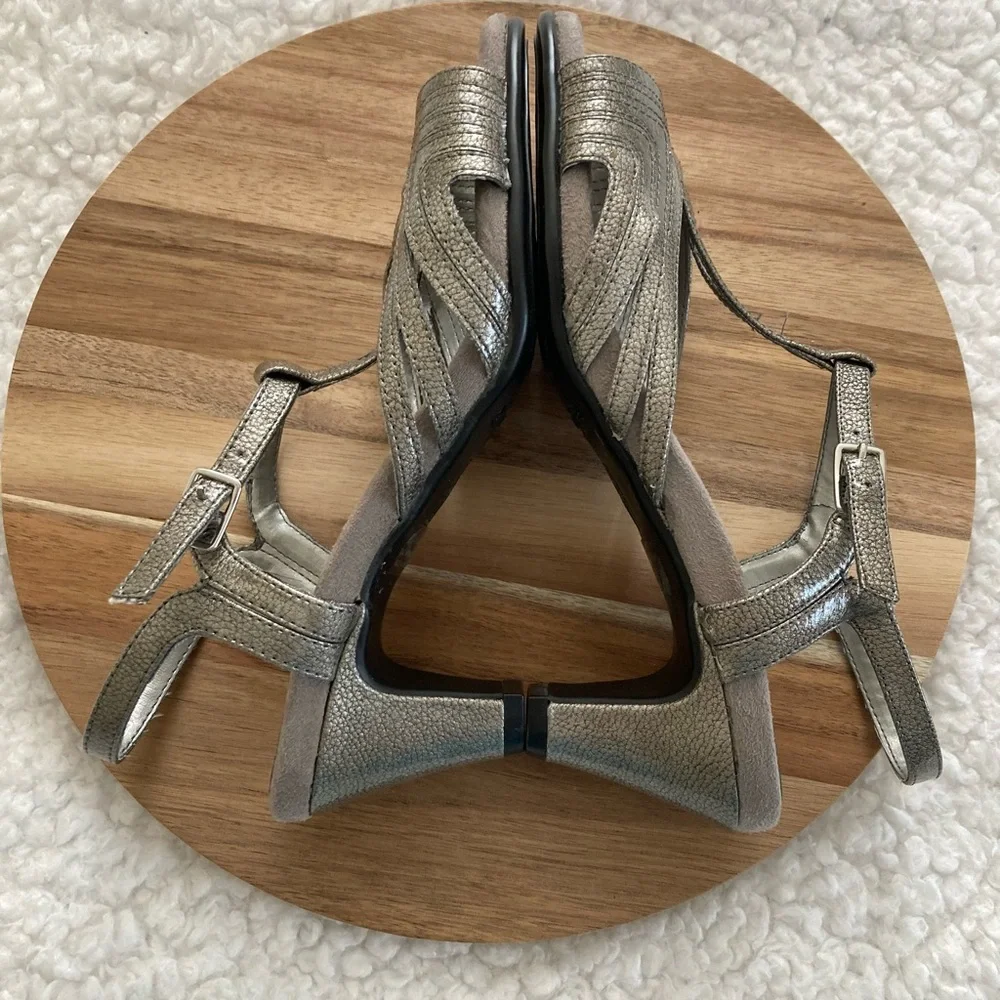 Aerosoles women’s silver kitten heel sandals, size 6.5 - Picture 2 of 8